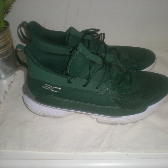 UNDER ARMOURCURRY7 TeamForestGreenShoeSize 11.5